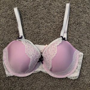 Gorgeous Victoria’s Secrets bra.